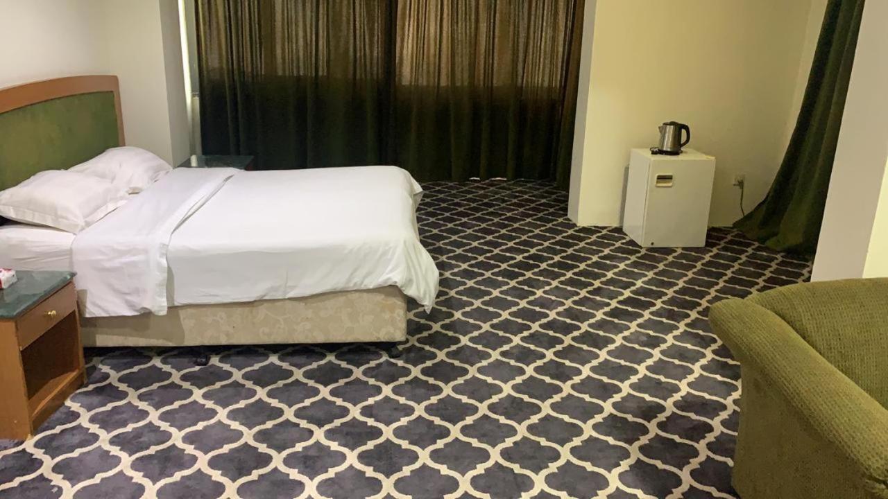 Al Aziziyah Hotel And Suites Хаміс-Мушайт Екстер'єр фото