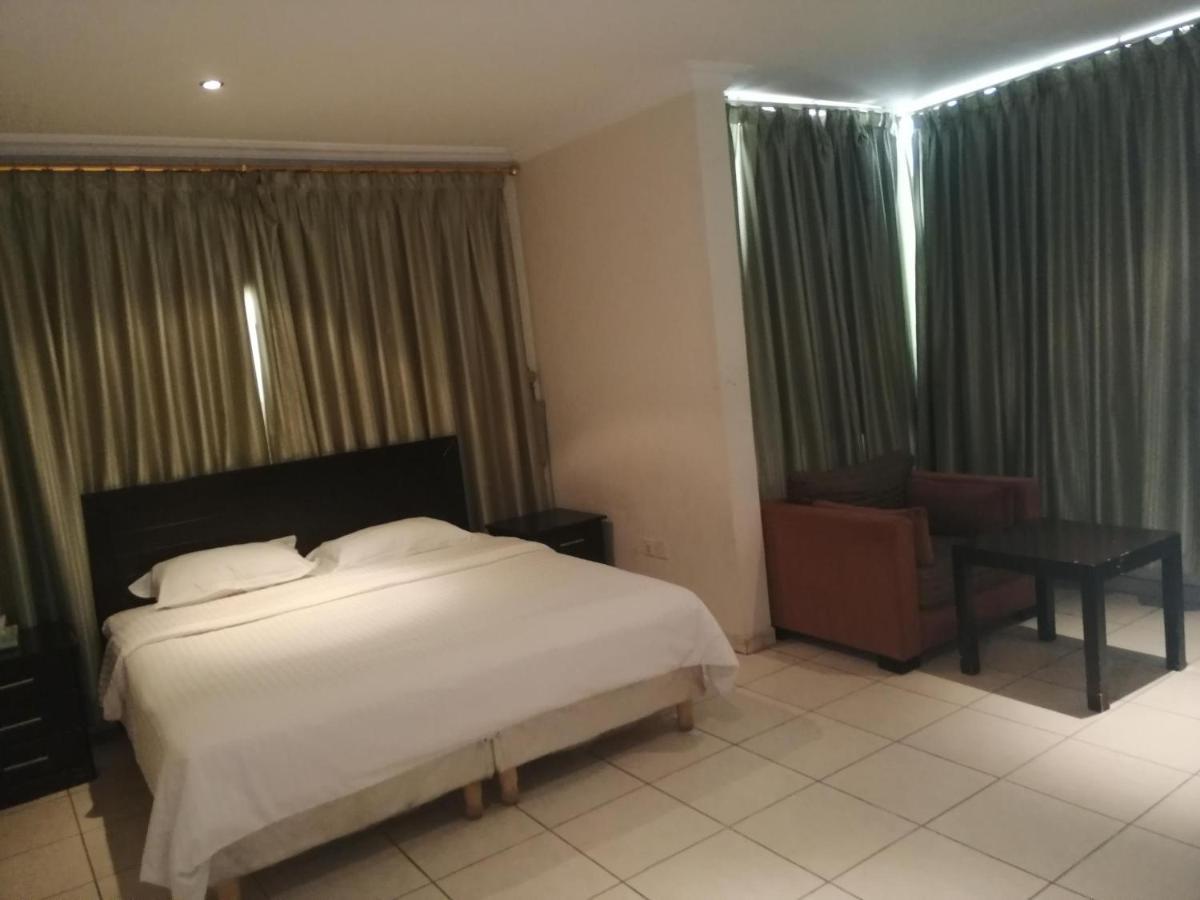 Al Aziziyah Hotel And Suites Хаміс-Мушайт Екстер'єр фото